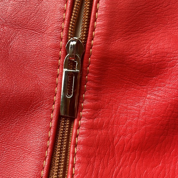 Convertible Crossbody to Backpack City Red Leather Purse - Picture 3 of 9